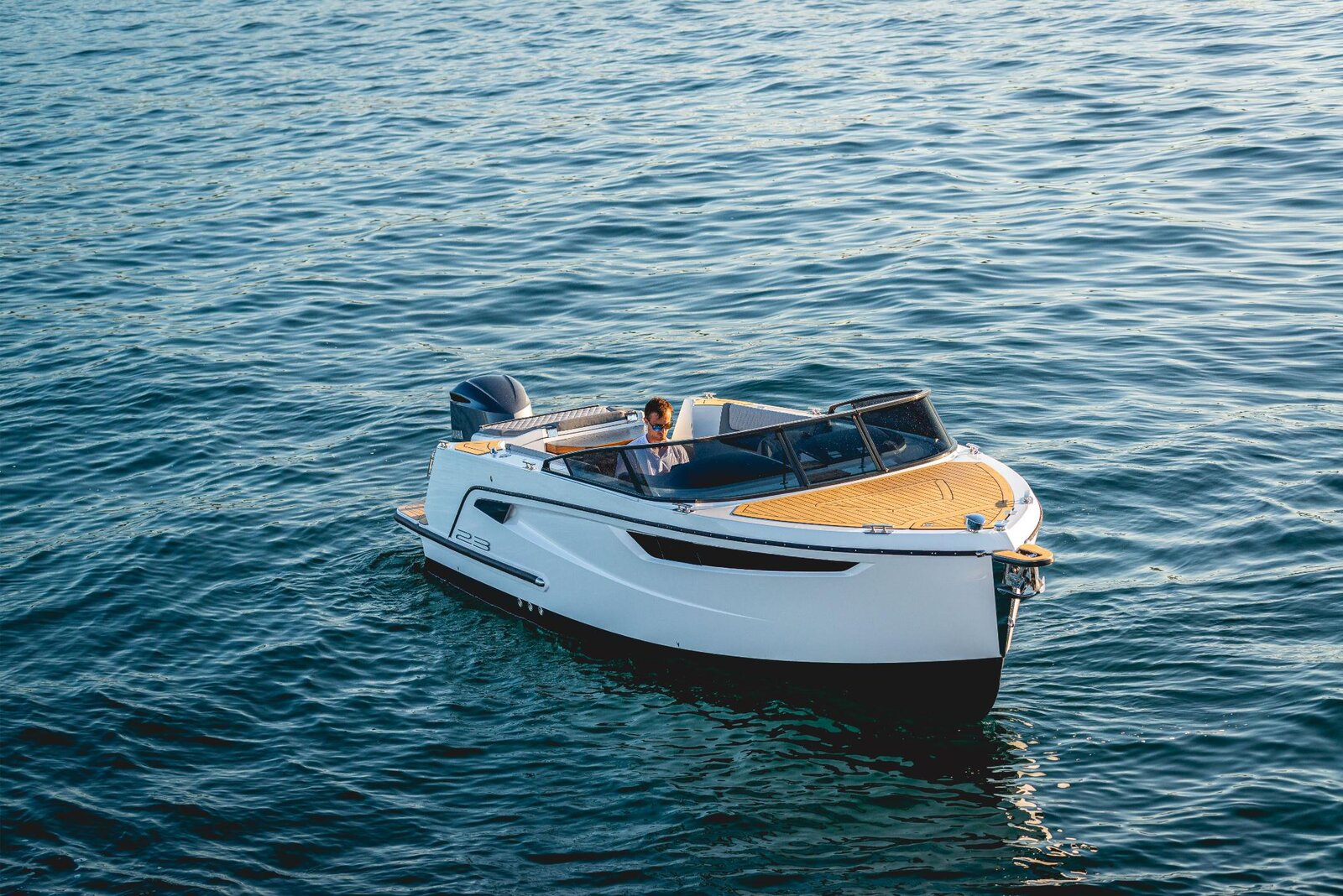 25 Cabin Evo Outboard · 3