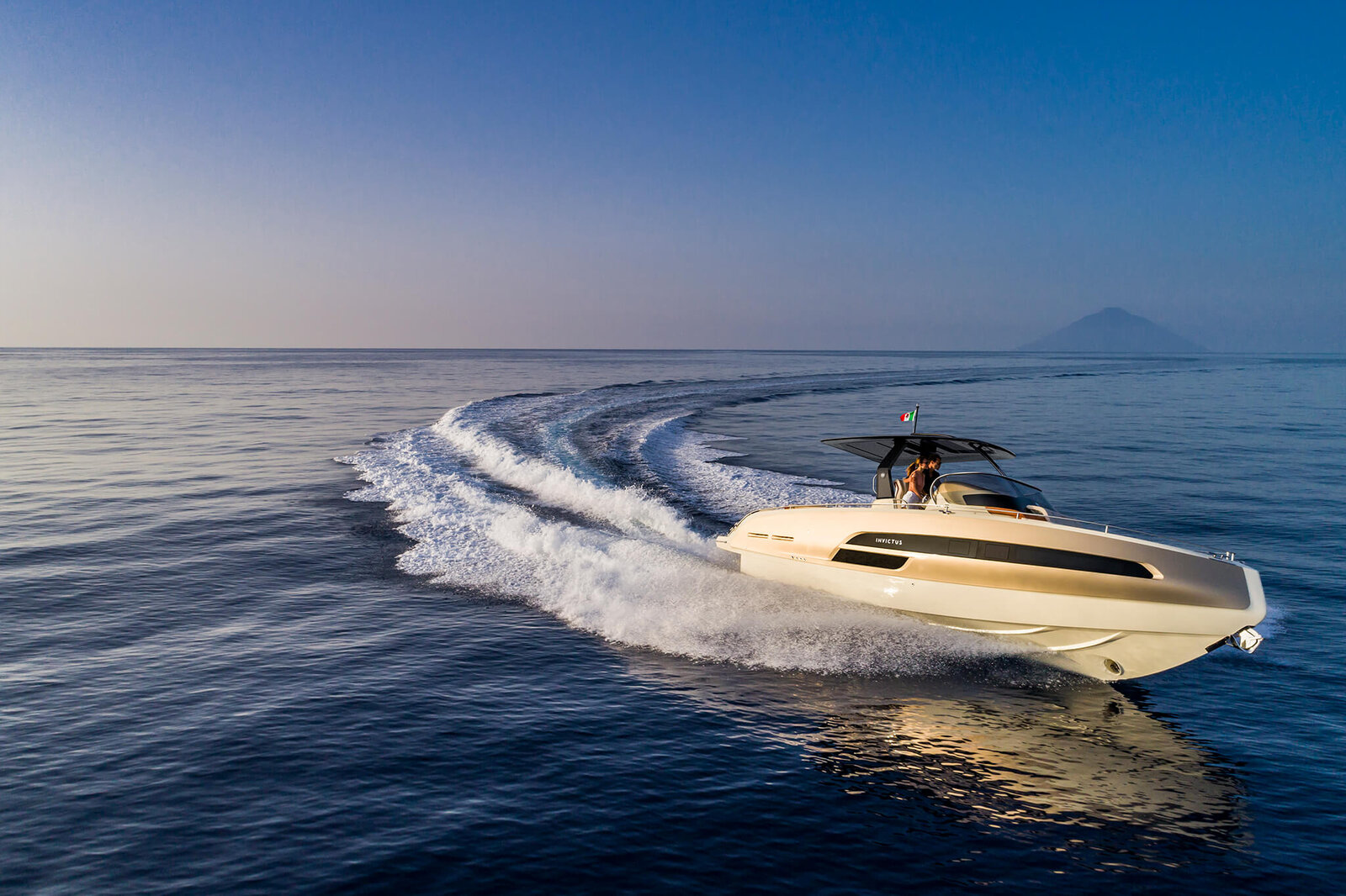 Invictus Yacht GT320